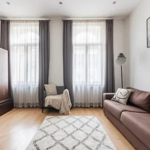  Apartment Place Of Grace - 50 Meters From Dancing House Czech Republic